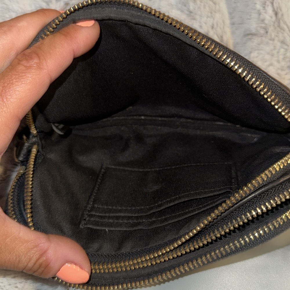 Coach Elegant Black Crossbody Bag - Picture 5 of 8